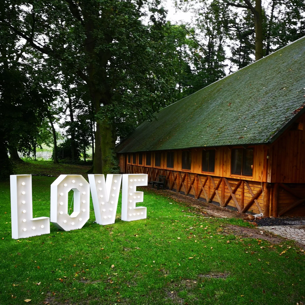 Nápis "LOVE" LED 120 cm