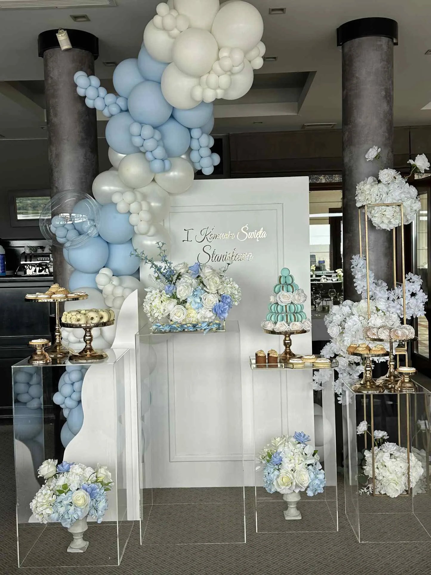  Mur de décoration avec moulures S13