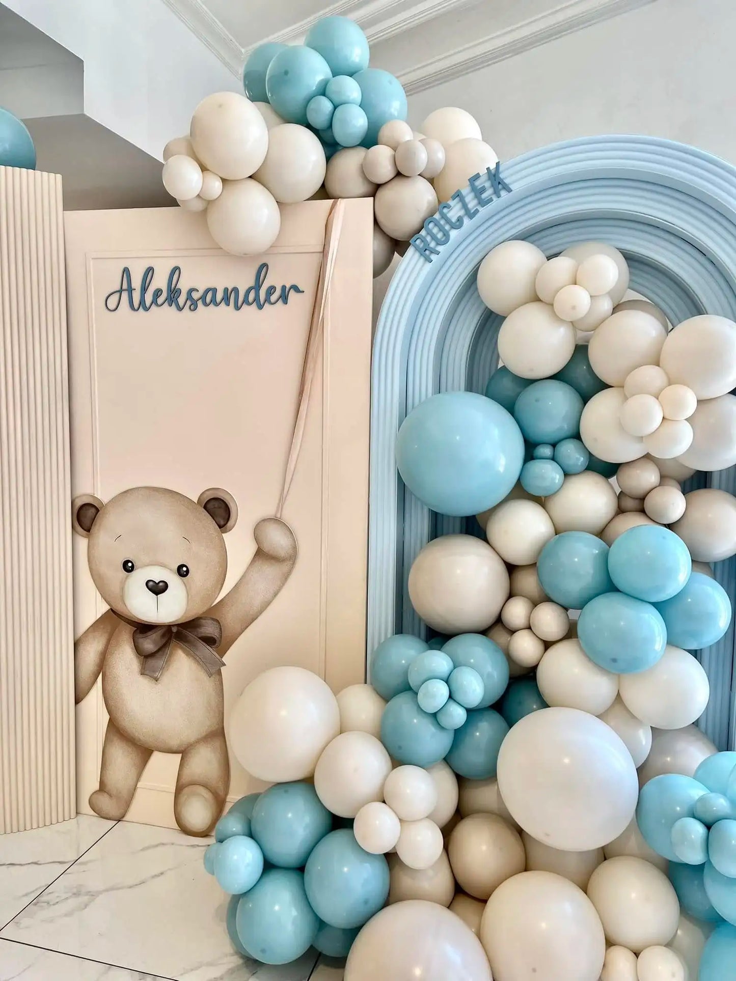  Mur de décoration avec moulures S13